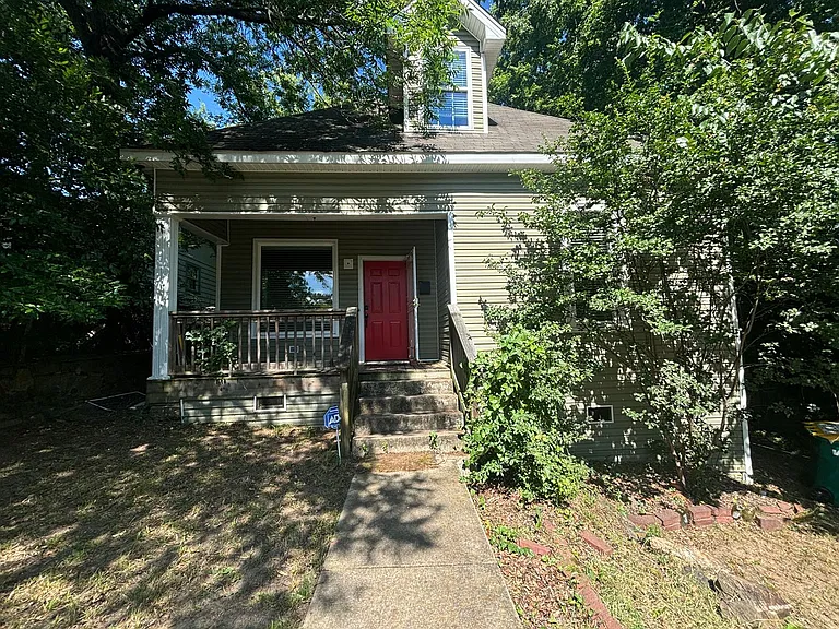 320 S Oak St — Photo 3