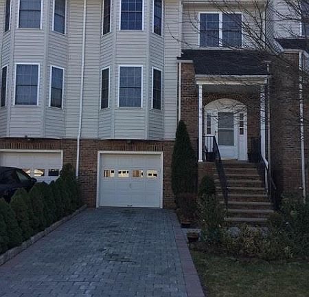 1 car garage, 2 car driveway