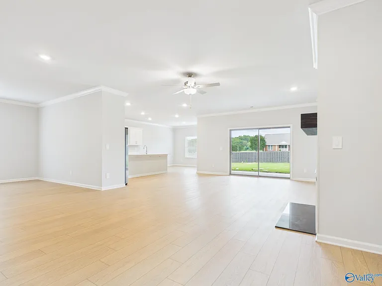 18072 Longleaf Dr — Photo 4