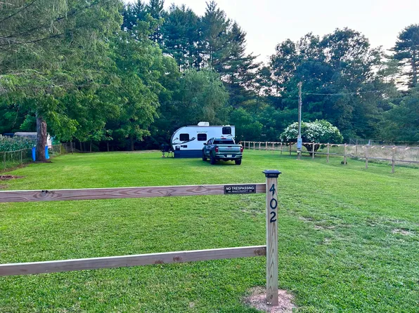 402 13th St, Rainelle, WV 25962
