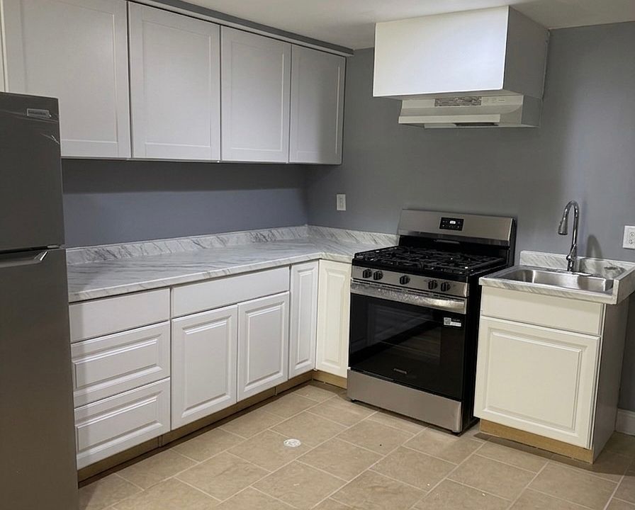 1st image of 819 Hollywood Ave #1B