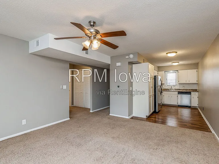 2079 NW Hickory Ln — Photo 6