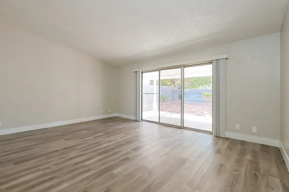4 bed, 2.0 bath, 1408 sqft, $2,160 — Photo 4