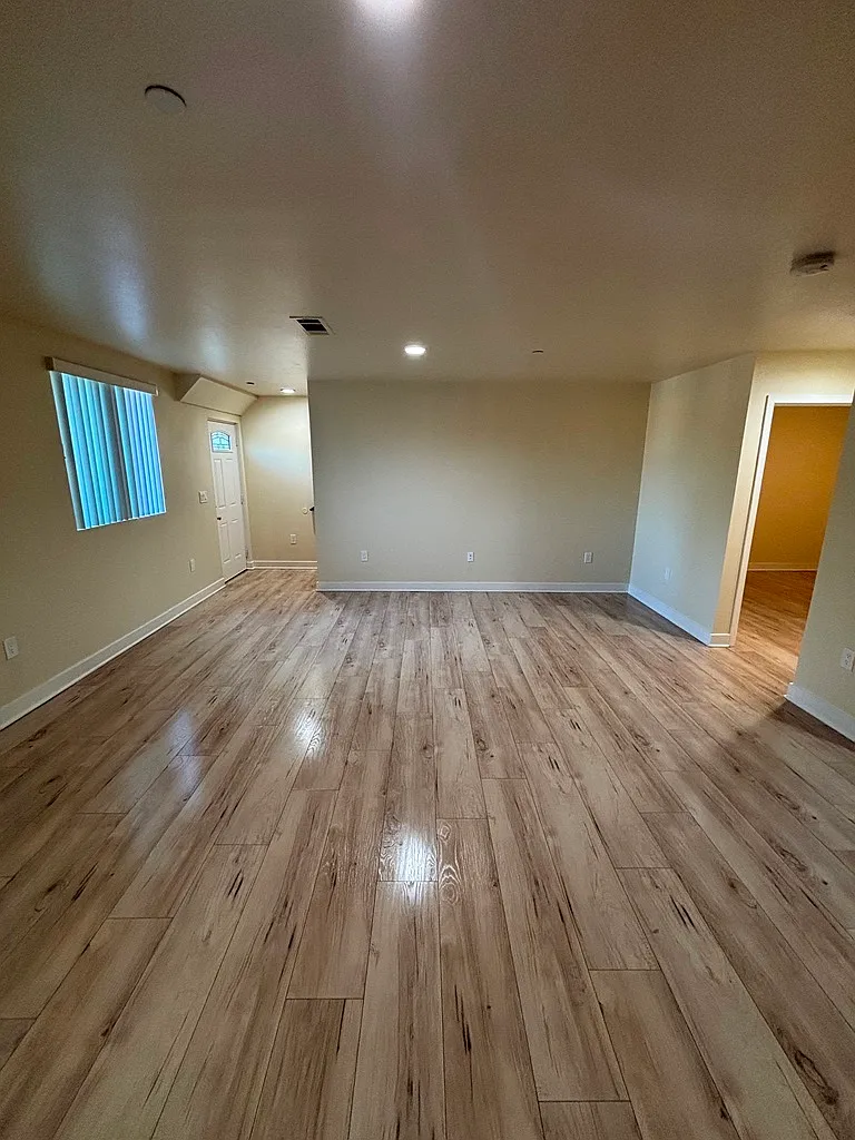 5 bed, 1730 sqft, $4,700 — Photo 4