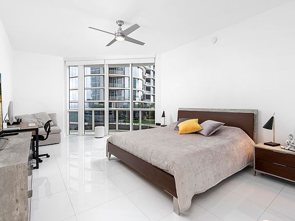 4th image of 15811 Collins Ave APT 406