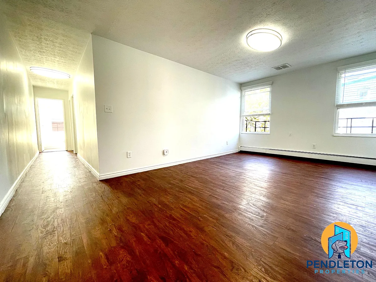 Building Photo - 525 E 13th St #3