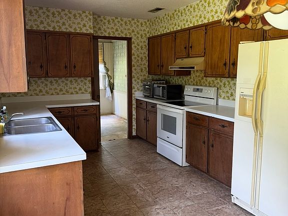 2nd image of 46 Redmond Rd