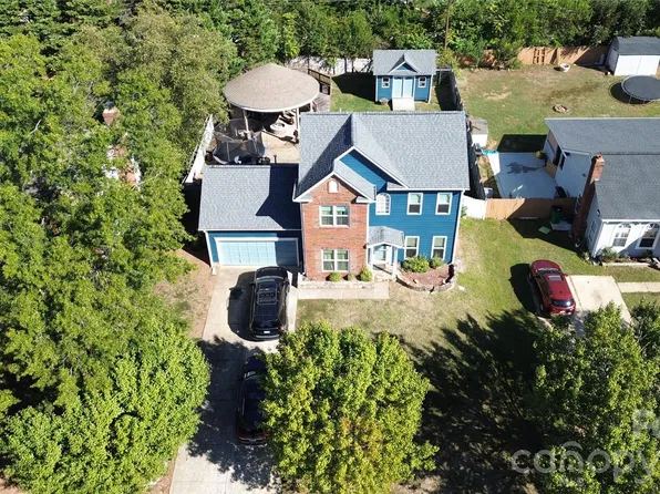 1320 Gretna Green Dr, Charlotte, NC 28217