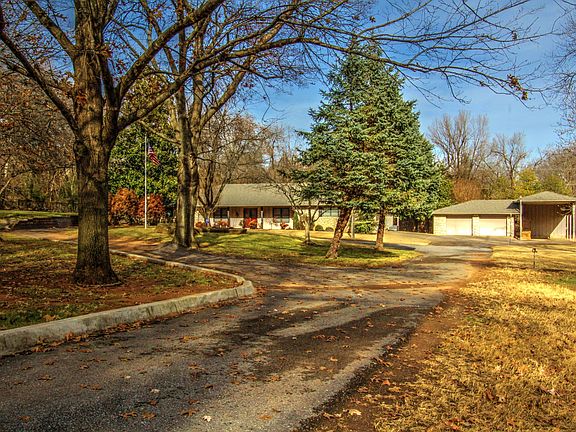 2nd image of 3001 Cedar Oak Dr