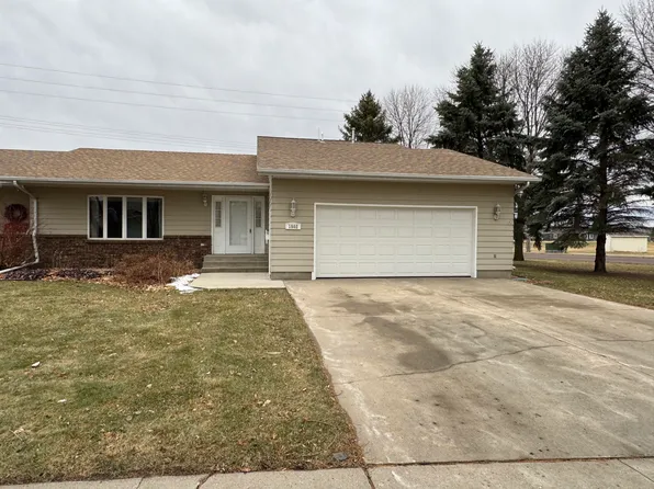 1502 Northview Ln, Aberdeen, SD 57401