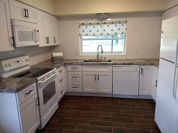 2nd image of 7160 Spinnaker Blvd