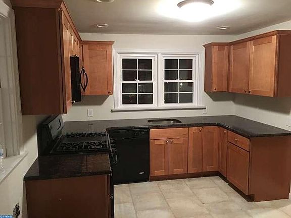 4th image of 124 Montgomery Ave