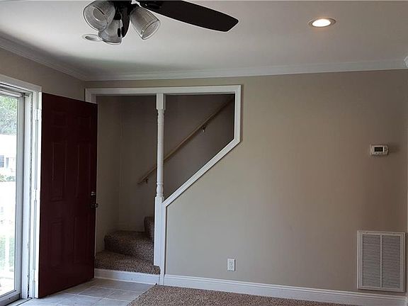 3rd image of 19 S Colin Dr