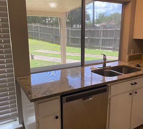 4th image of 305 Westport Cir