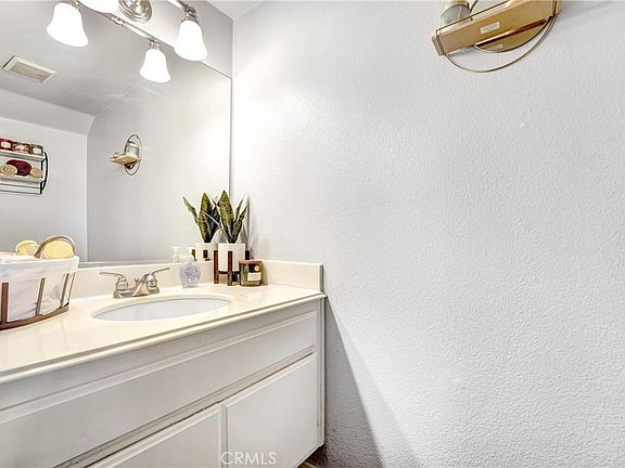 5th image of 810 W Compton Blvd APT 16