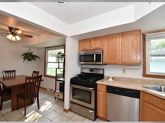 3rd image of 8413 W Brentwood Ave