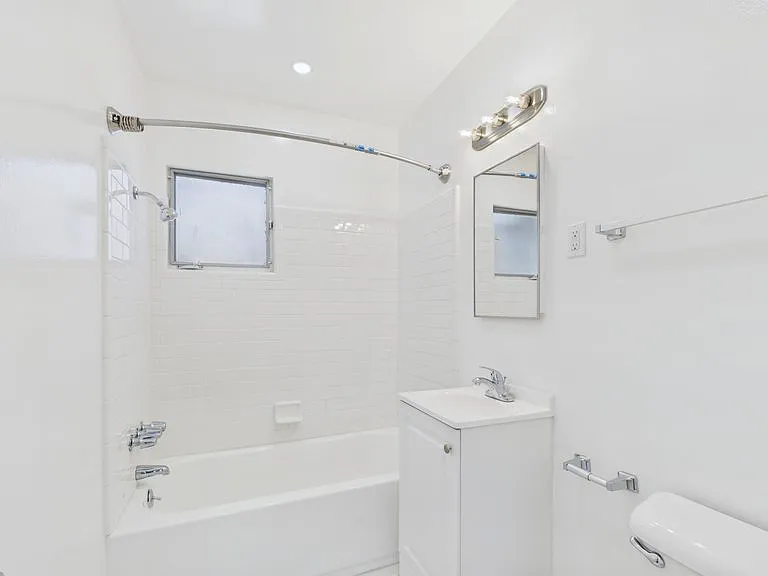 1720 Grevelia St #H — Photo 8