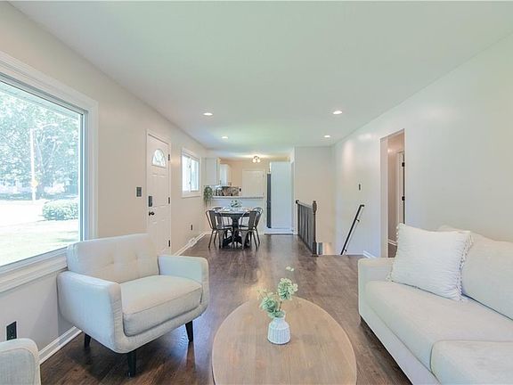 5th image of 807 N 82nd Ter