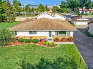 715 N Eastman Dr, Mount Prospect, IL 60056