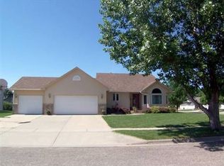 729 N Sandberg Dr, Sioux Falls, SD 57110