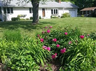 26 Meadowbrook Rd, Springfield, MA 01128