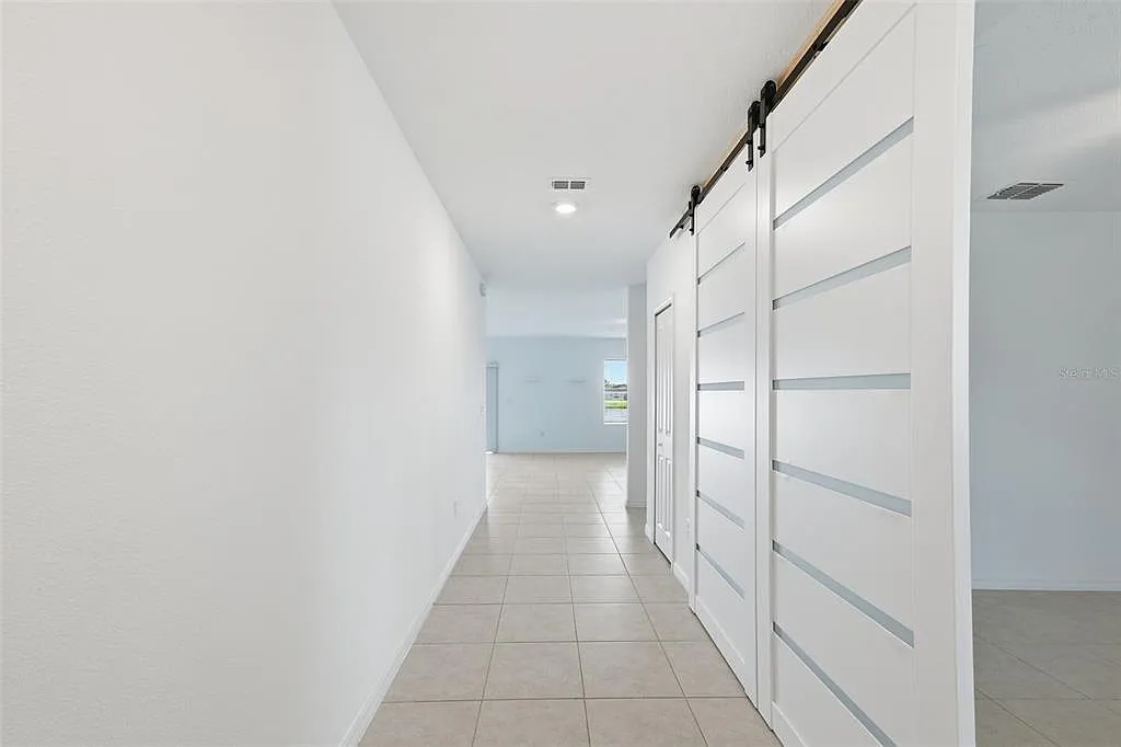4 bed, 2.5 bath, 2584 sqft, $2,650 — Photo 3
