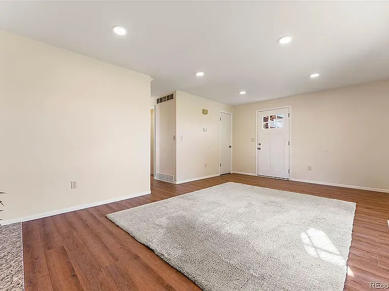 4 bed, 3.5 bath, 1986 sqft, $3,750 — Photo 4