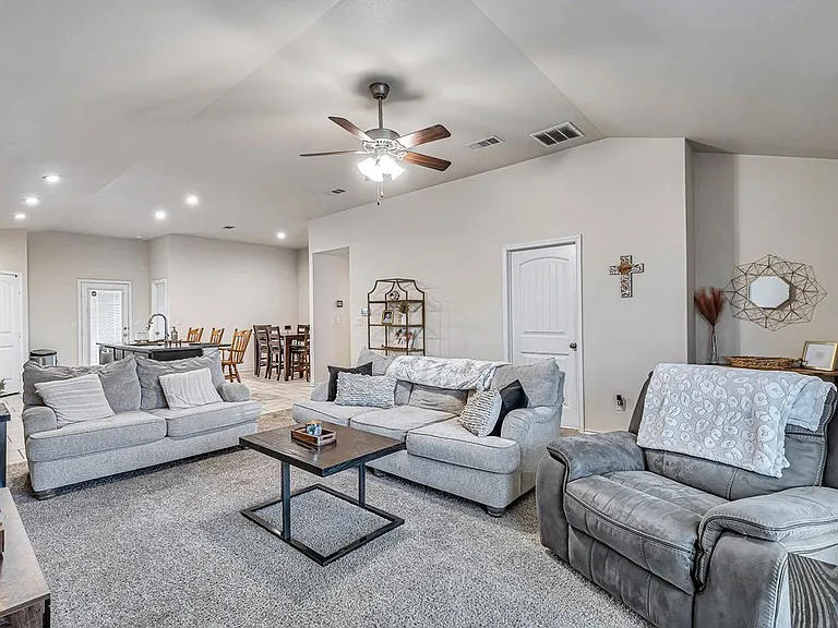 6809 Brush Dr — Photo 3