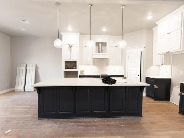 12501 SW 31st St, Yukon, OK 73099