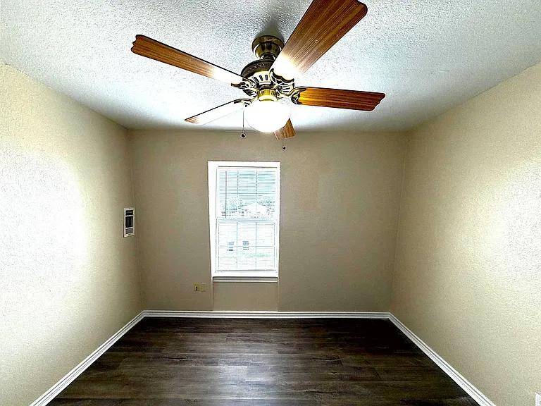 2302 Wales Cir — Photo 11