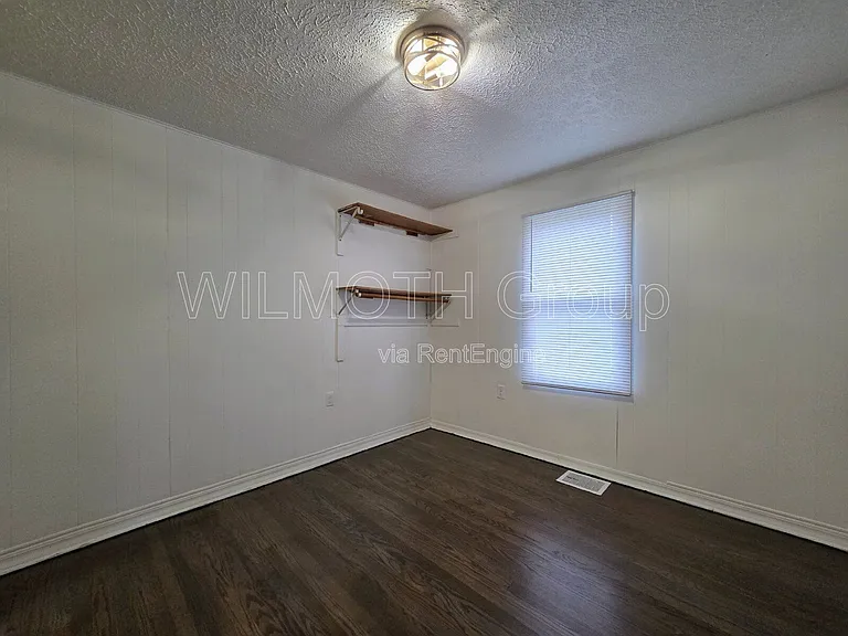 702 W 23rd St — Photo 9