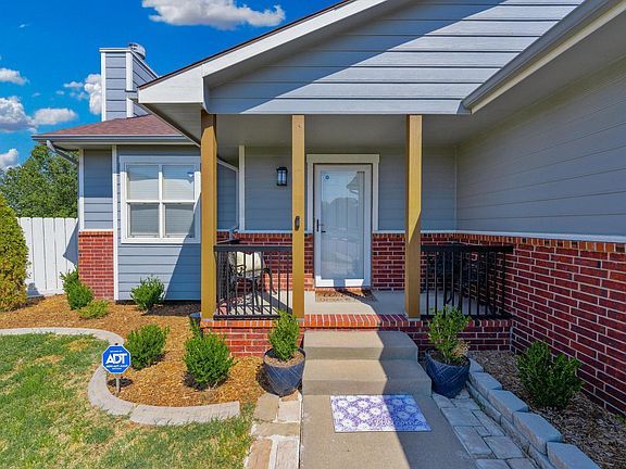 2nd image of 703 S Red Oaks Cir