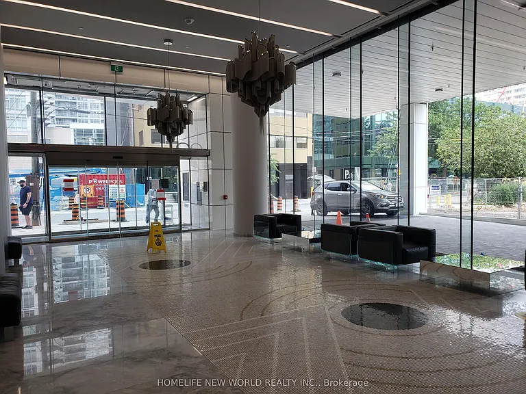 5 Soudan Ave #1104 — Photo 4