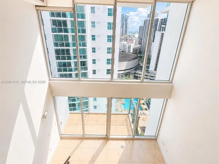 41 SE 5th St #1415 — Photo 4