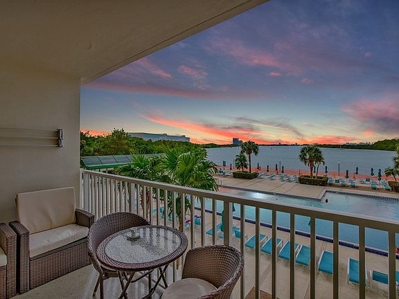 4th image of 300 Bayview Drive #208