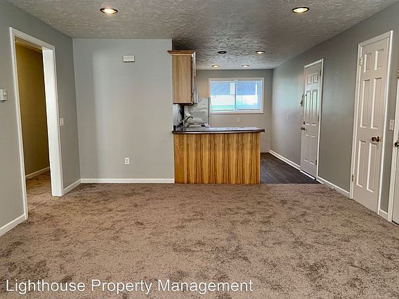 4th image of 409 E Woodlawn Ave APT 6