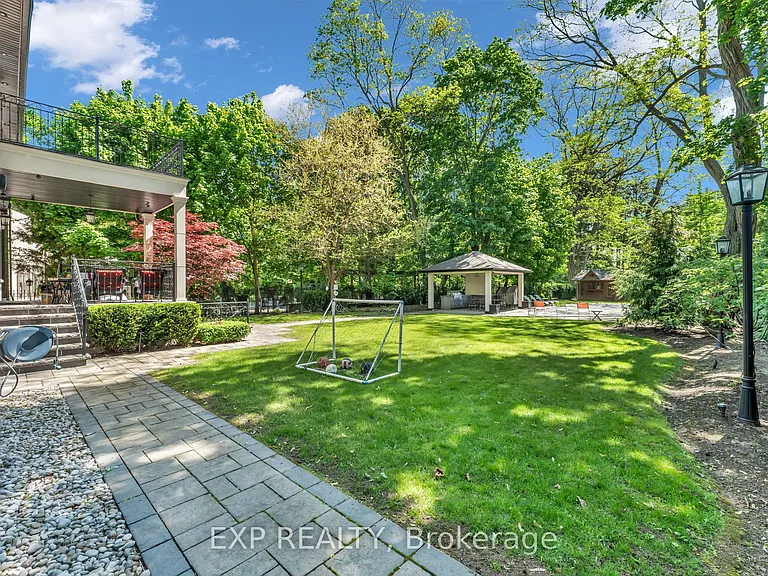 606 Lakeshore Rd W — Photo 42