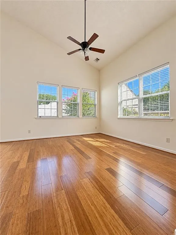 3 bed, 2.5 bath, 1271 sqft, $2,100 — Photo 4