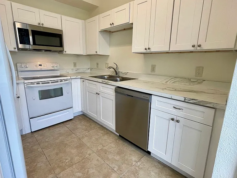 2481 Temple Grove Ln — Photo 4