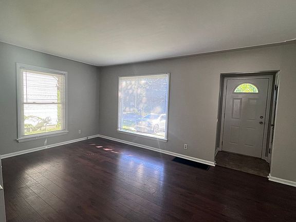 5th image of 2921 Belknap Ave NE