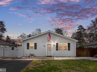 108 8th St, Colonial Beach, VA 22443