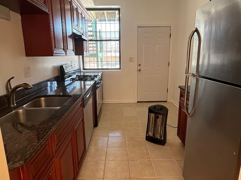 1st image of 5039 S Prairie Ave #1S
