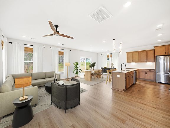 4th image of 952 Diane Ln