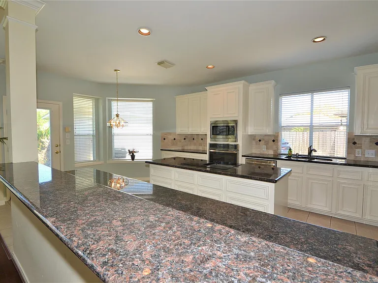 1711 Emma Cove Ct — Photo 20