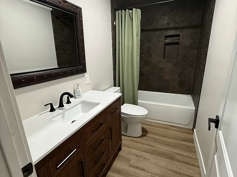 1047 W Boston Ct #B — Photo 9