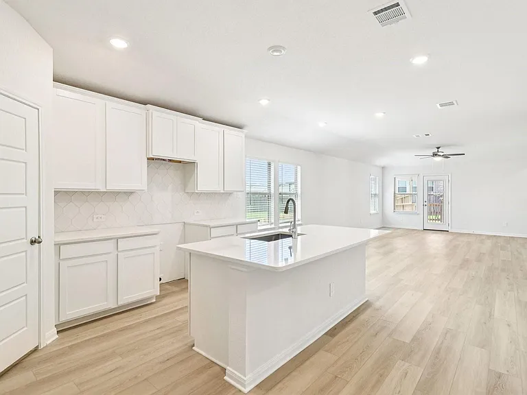 16249 Parish Pointe Ct — Photo 2