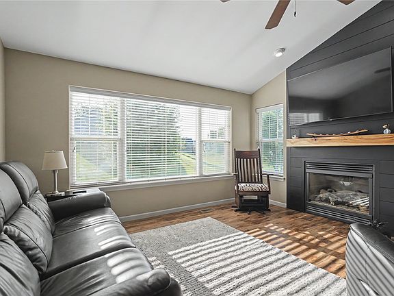 4th image of 3422 Forest Valley Ct NE