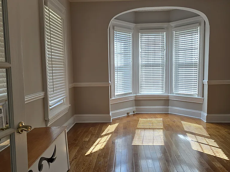 542 Doremus Ave #1 — Photo 4