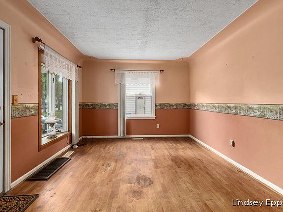 4th image of 907 Canterbury St SW