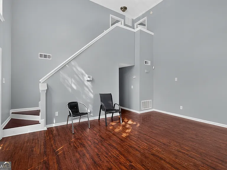 1024 Wiltshire Way — Photo 7